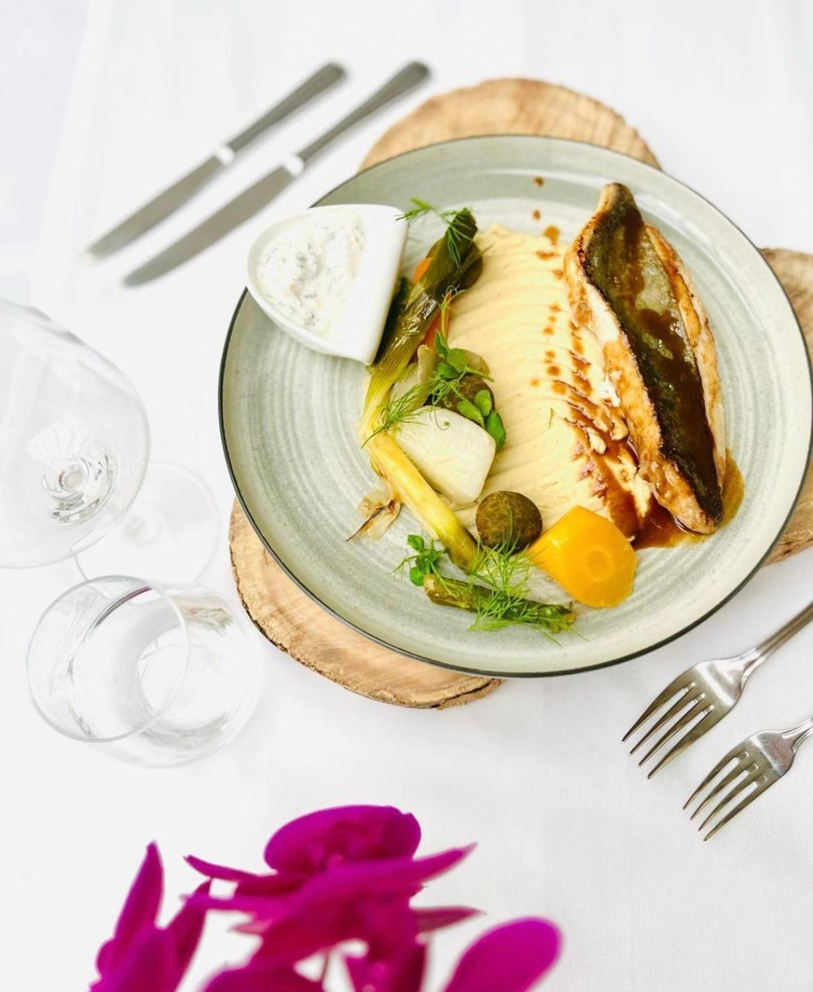 Logis Hotel & Restaurant Du Sauvage La Ferté-Gaucher Dış mekan fotoğraf