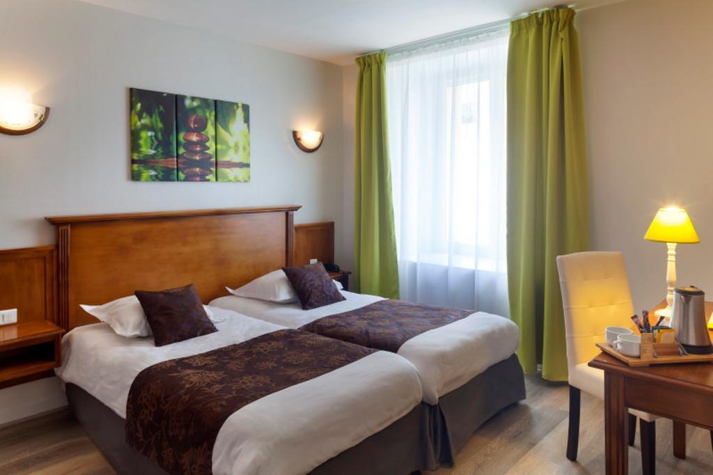 Logis Hotel & Restaurant Du Sauvage La Ferté-Gaucher Dış mekan fotoğraf